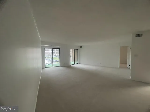 a view of empty room with window
