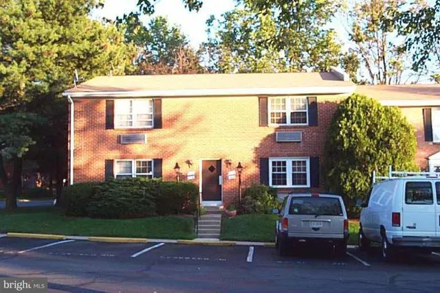 $1,595 | 110 North College Drive, Sterling, VA 20164