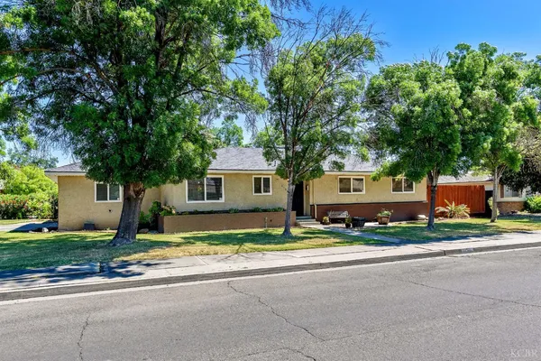 $399,999 | 2109 North Kensington Way, Hanford, CA 93230