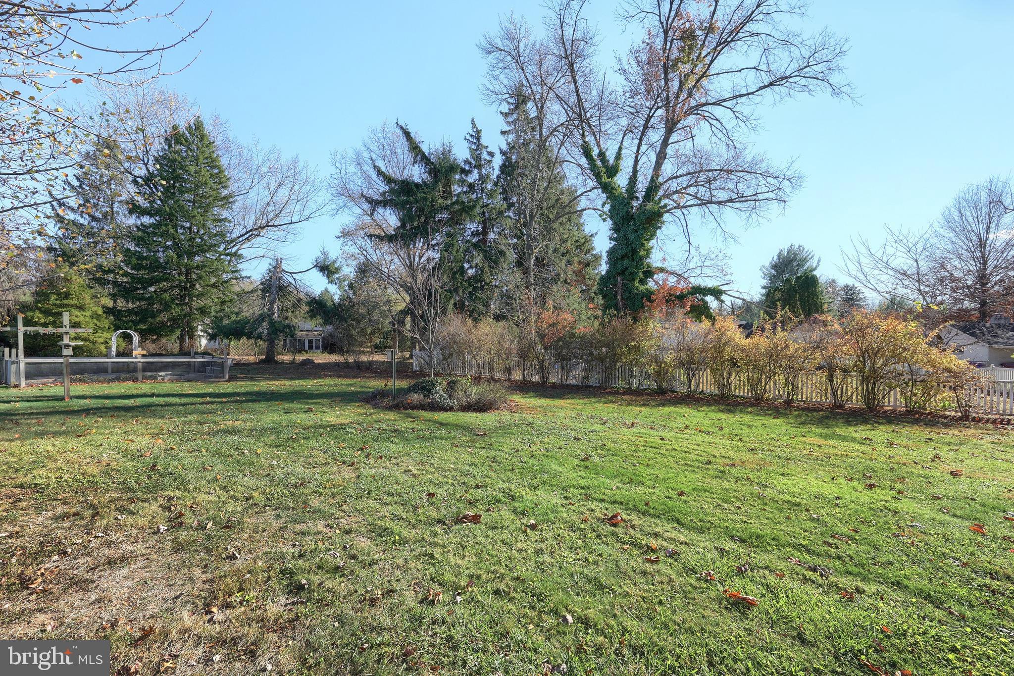 1850 Marigold Road York, PA 17408 - Photo 5 of 34