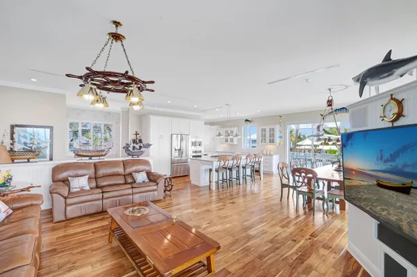$8,950,000 | 162 Bayview Drive, Islamorada, FL 33036