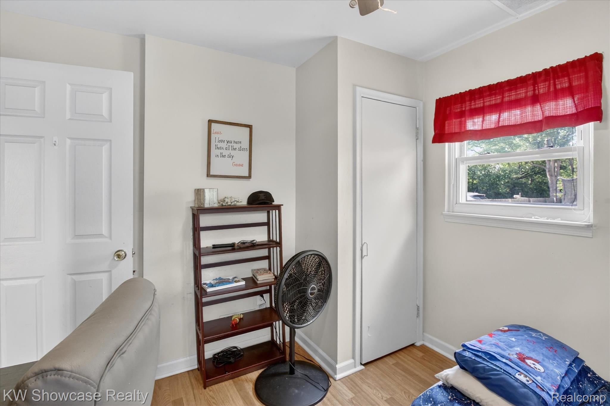 23637 Superior Road Taylor, MI 48180 - Photo 21 of 33 22-23637-Superior Rd-WindowStill.jpg