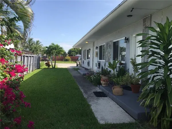 $720,000 | 6220 Dawson Street, Hollywood, FL 33023