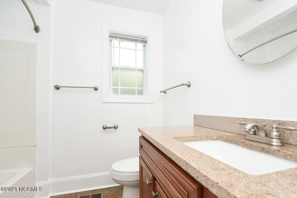 2221 Klein Road Wilmington, NC 28405 - Photo 16 of 23 bath2