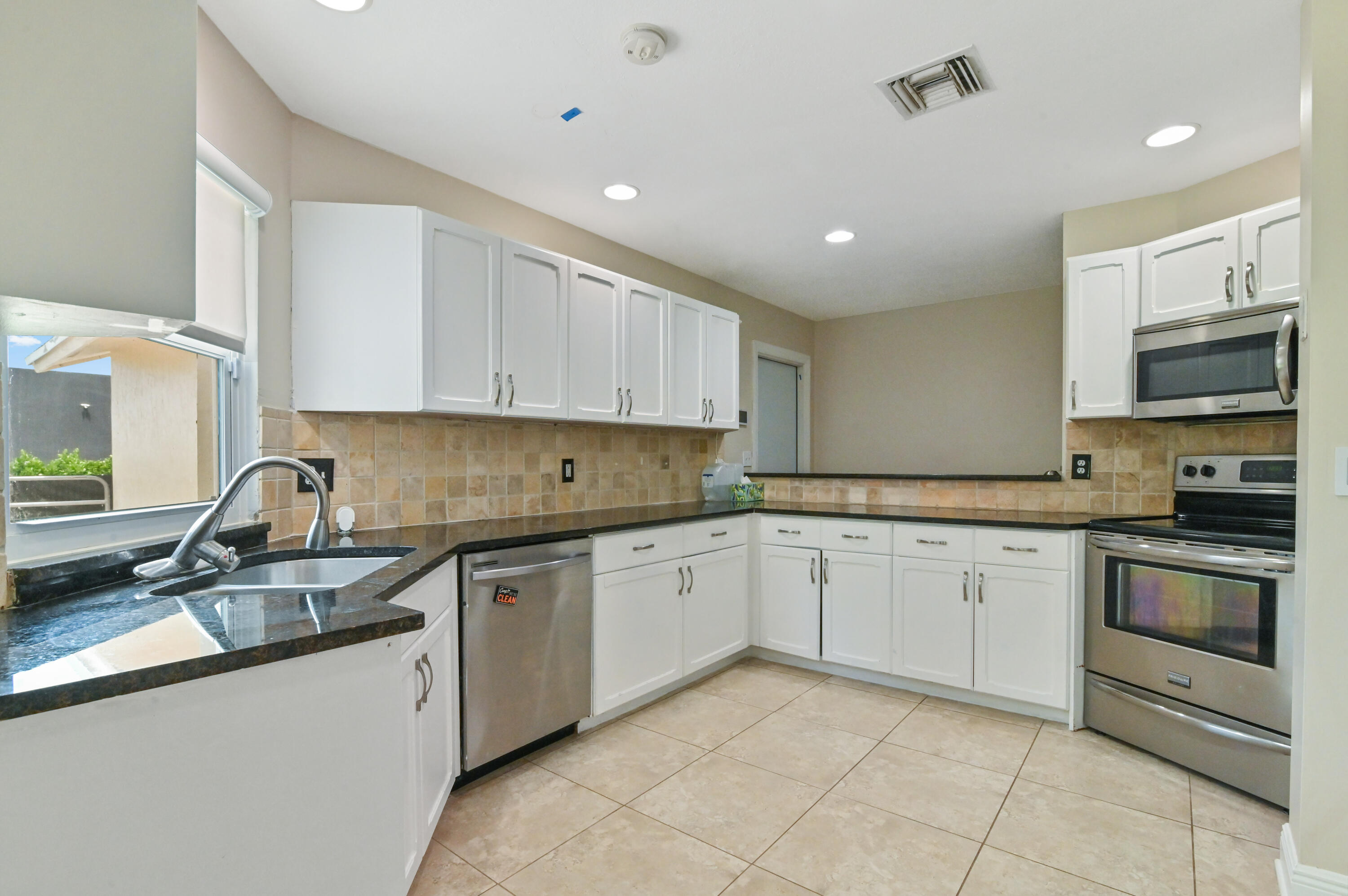 17674 33rd Road North Loxahatchee, FL 33470 - Photo 8 of 43 10 Kitchen 01
