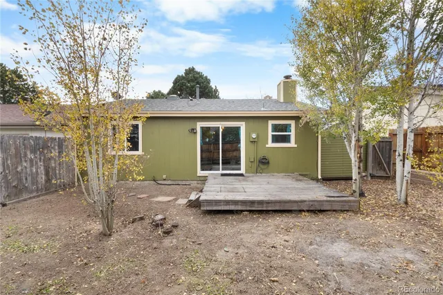 a house view with a backyard space