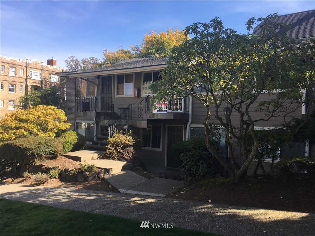 604 North 3rd Street, Unit 7 Tacoma, WA 98403 - Photo 1 of 11 a front view of a house with a yard