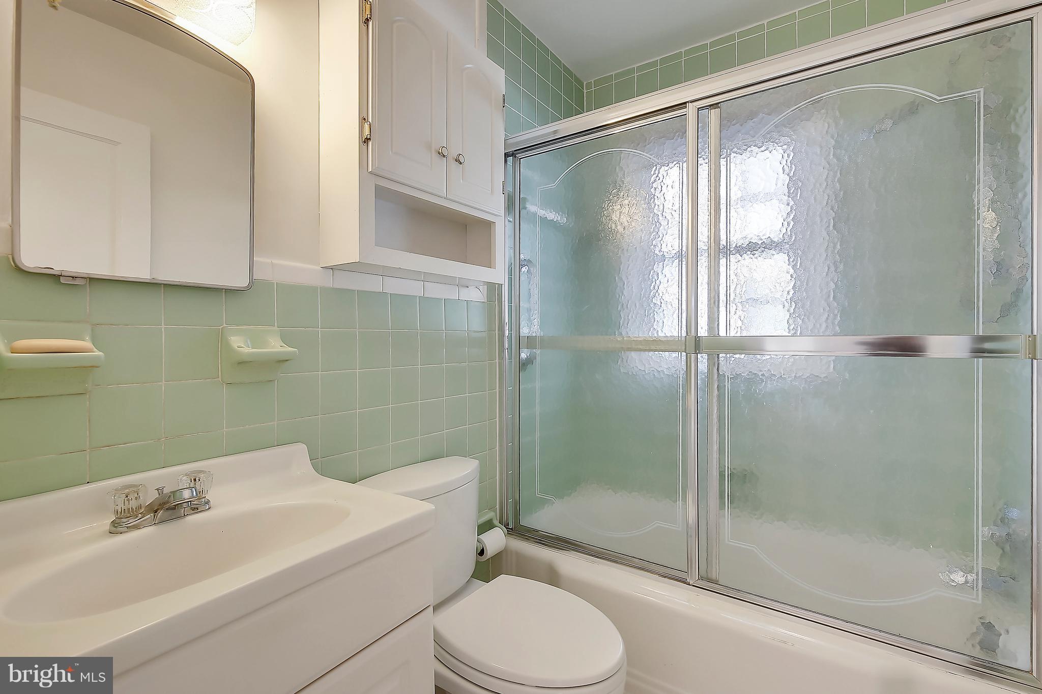 10804 Inwood Avenue Silver Spring, MD 20902 - Photo 15 of 30 Main Level Bath