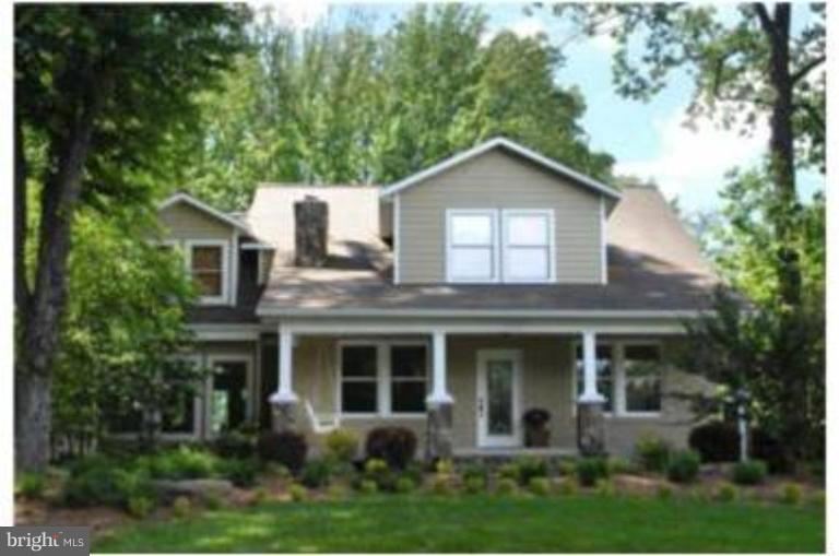 2712 Chain Bridge Road Vienna, VA 22181 - Photo 1 of 30 Hardiplank siding, Pella windows