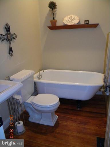 2712 Chain Bridge Road Vienna, VA 22181 - Photo 13 of 30 Bath #3
