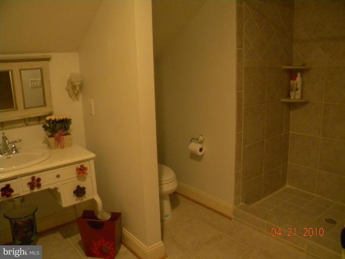 2712 Chain Bridge Road Vienna, VA 22181 - Photo 16 of 30 Bath #2