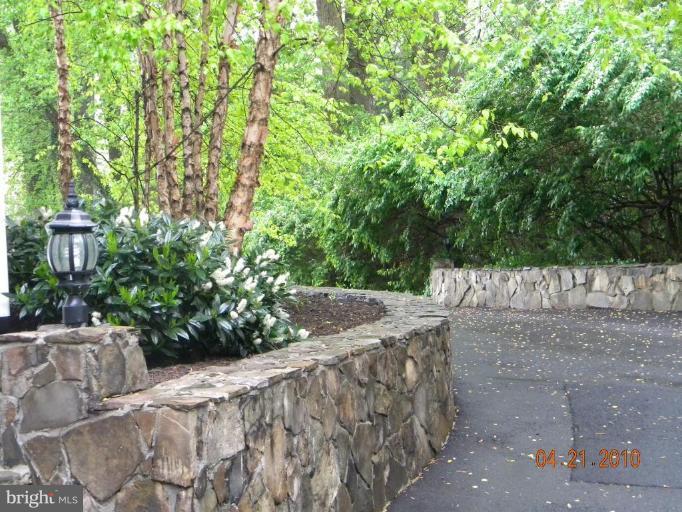 2712 Chain Bridge Road Vienna, VA 22181 - Photo 22 of 30 Exterior #4
