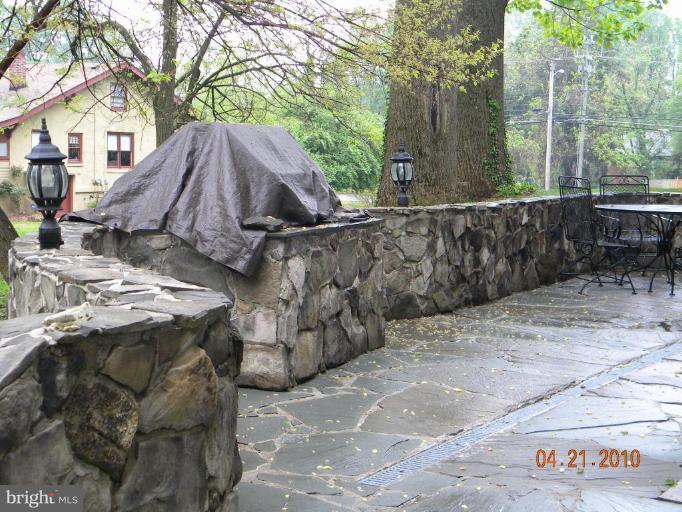 2712 Chain Bridge Road Vienna, VA 22181 - Photo 23 of 30 Patio