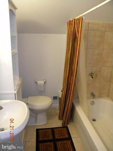 2712 Chain Bridge Road Vienna, VA 22181 - Photo 26 of 30 Apartment Bath