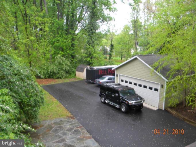 2712 Chain Bridge Road Vienna, VA 22181 - Photo 27 of 30 Garage 2