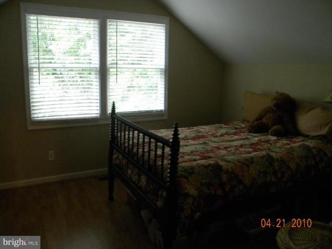 2712 Chain Bridge Road Vienna, VA 22181 - Photo 28 of 30 Apartment Bedroom