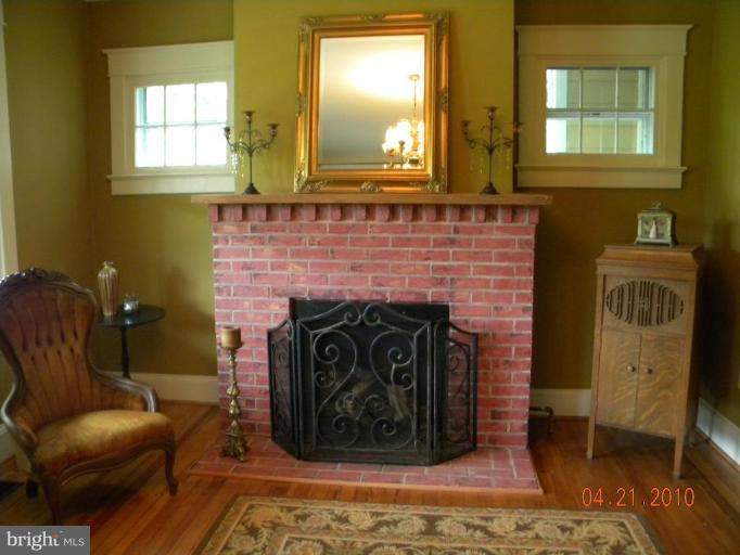 2712 Chain Bridge Road Vienna, VA 22181 - Photo 30 of 30 Living Room