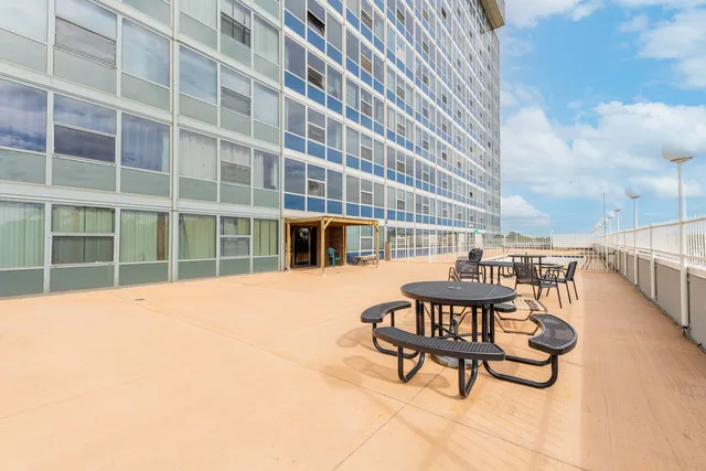 $79,900 | 7234 West North Avenue, Unit 1902, Elmwood Park, IL 60707