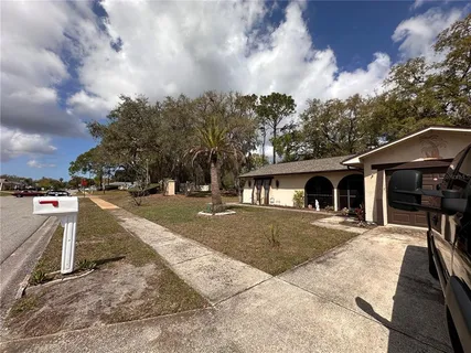 a view of a yard in front of house