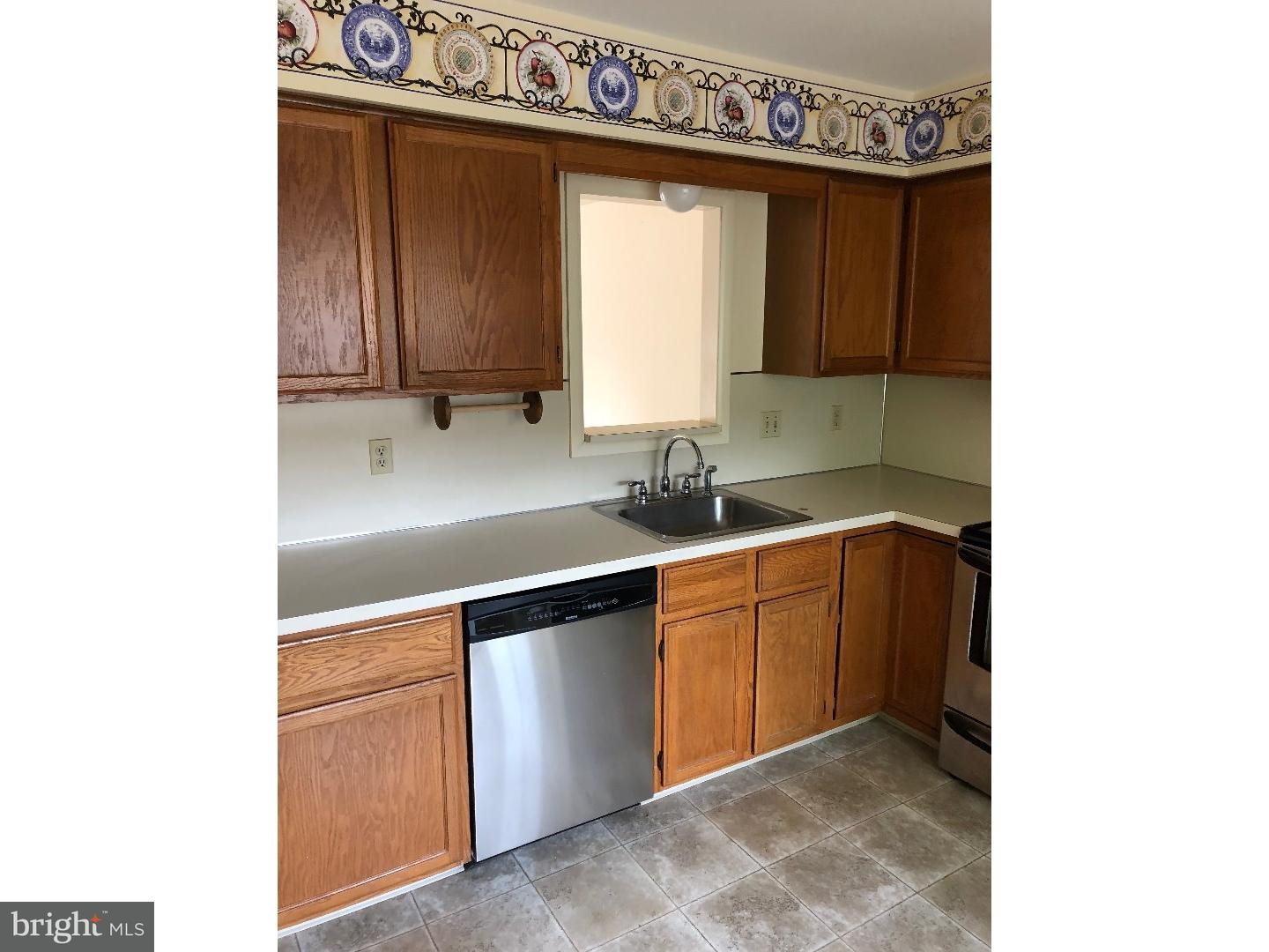 2724 Madison Avenue Bethlehem, PA 18017 - Photo 2 of 13 Kitchen