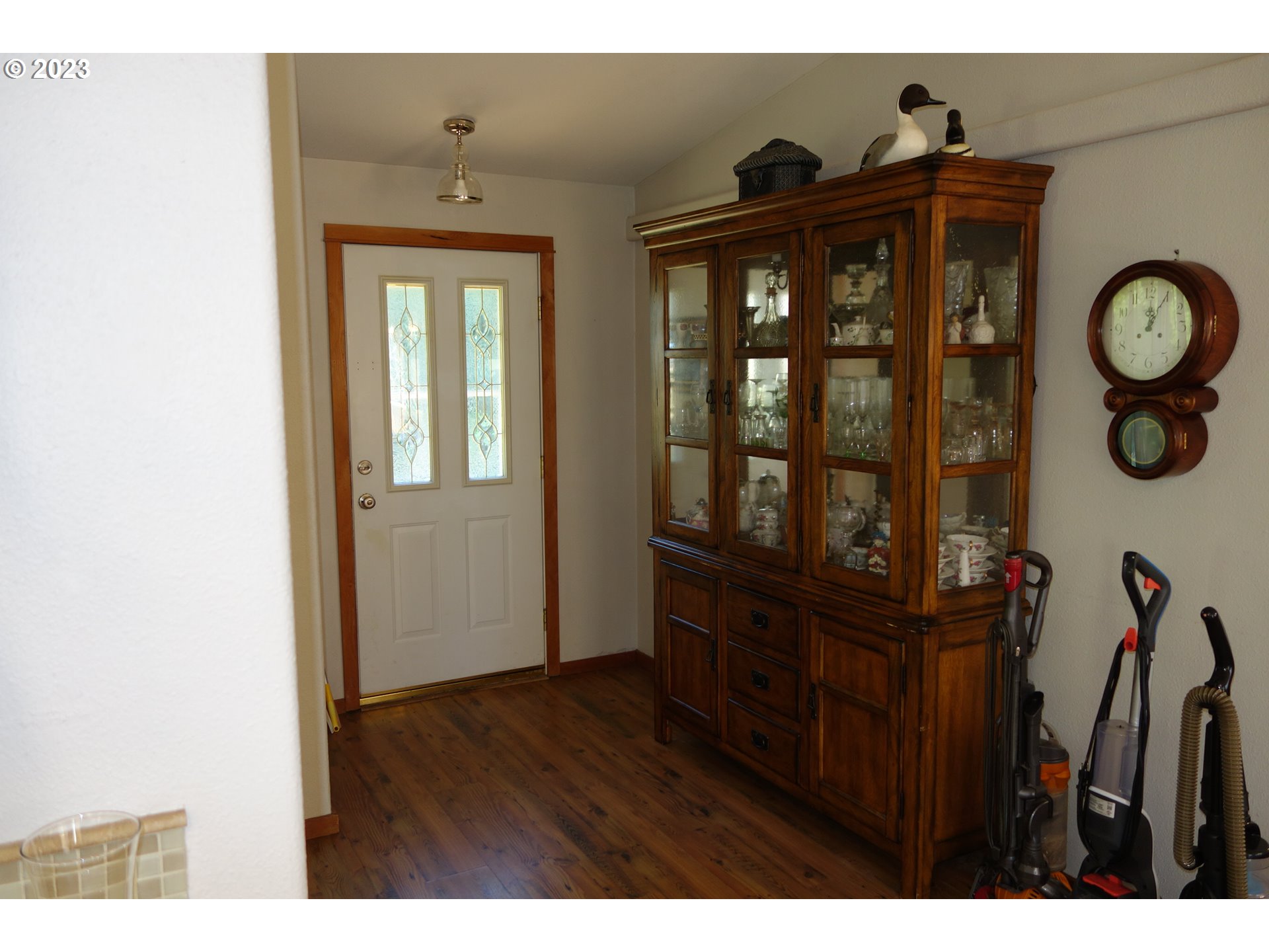 182 Bates Road White Salmon, WA 98672 - Photo 15 of 38 a view of a interior of house