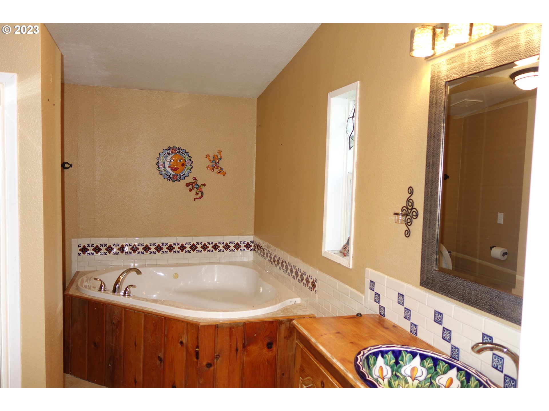 182 Bates Road White Salmon, WA 98672 - Photo 18 of 38 a bathroom with a sink and a bathtub