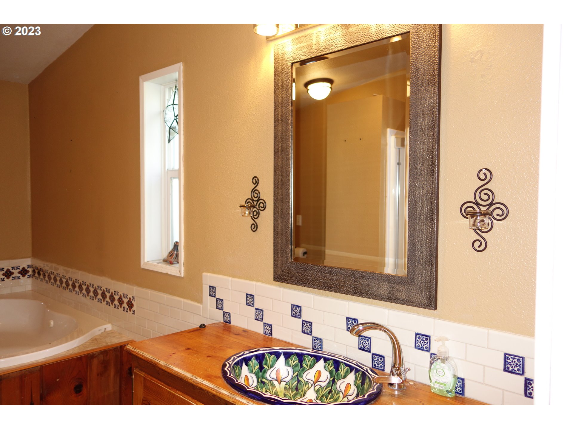182 Bates Road White Salmon, WA 98672 - Photo 19 of 38 a bathroom with a sink and a mirror