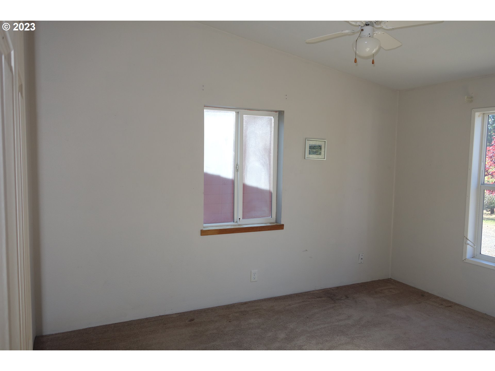 182 Bates Road White Salmon, WA 98672 - Photo 25 of 38 a view of an empty room with a window