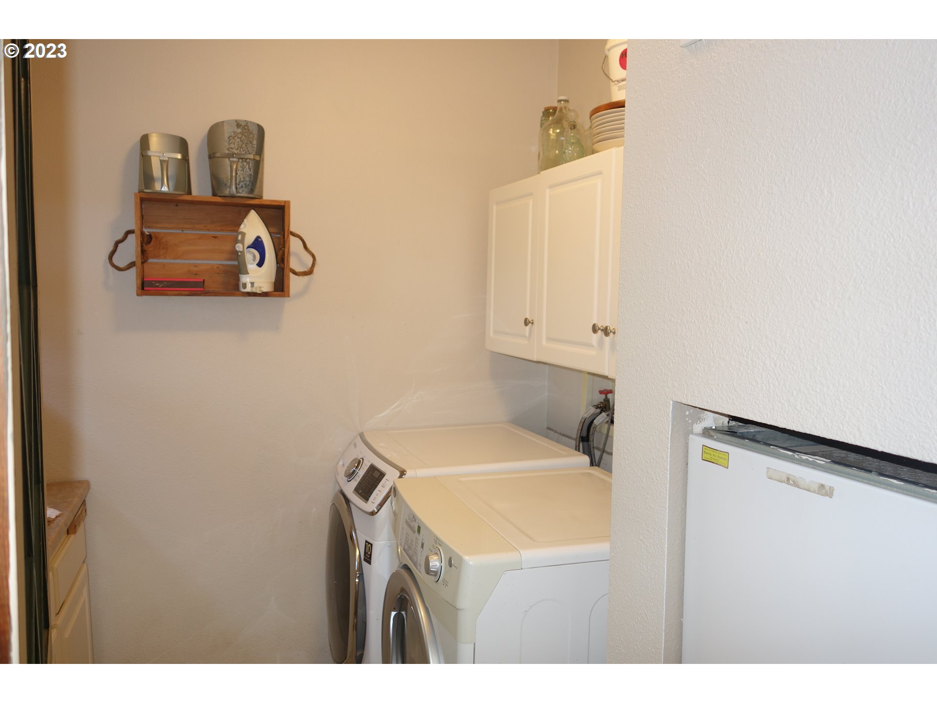 182 Bates Road White Salmon, WA 98672 - Photo 27 of 38 a bathroom with a sink a mirror and vanity