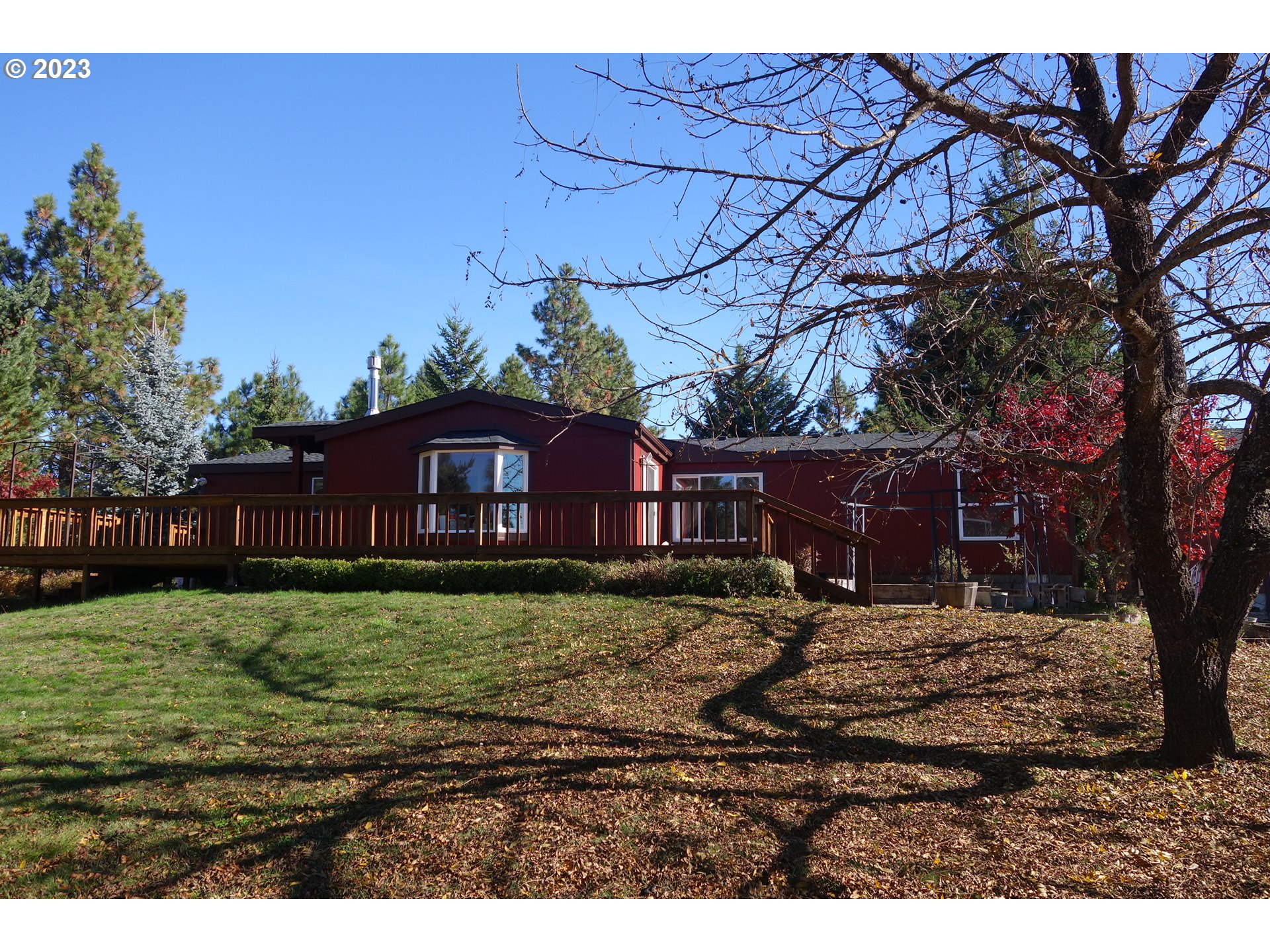 182 Bates Road White Salmon, WA 98672 - Photo 3 of 38 a backyard of a house with lots of green space