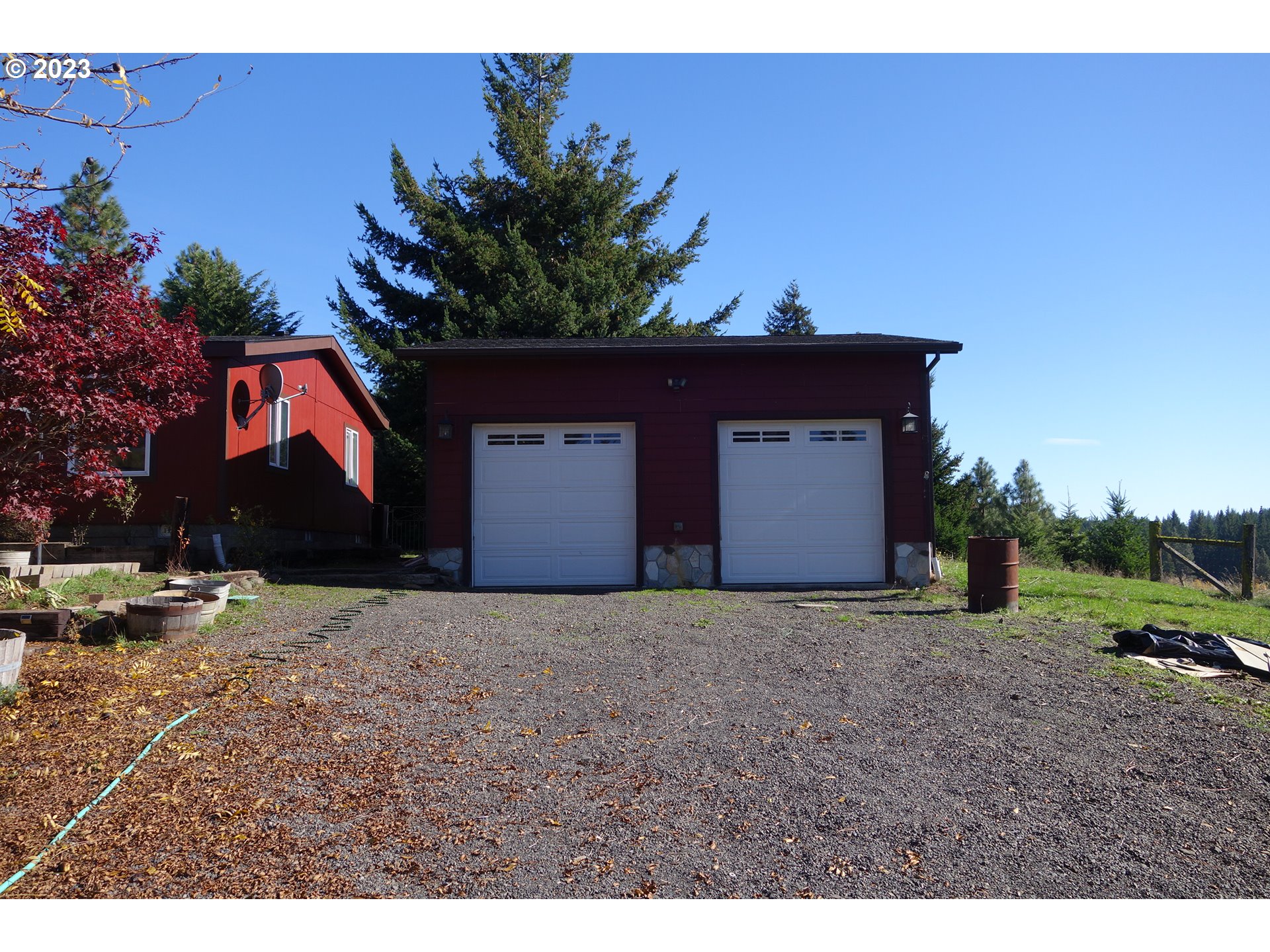 182 Bates Road White Salmon, WA 98672 - Photo 5 of 38 a front view of a house with a yard