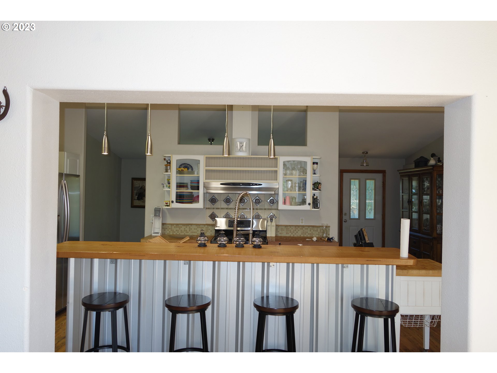 182 Bates Road White Salmon, WA 98672 - Photo 9 of 38 a kitchen view with table and chairs