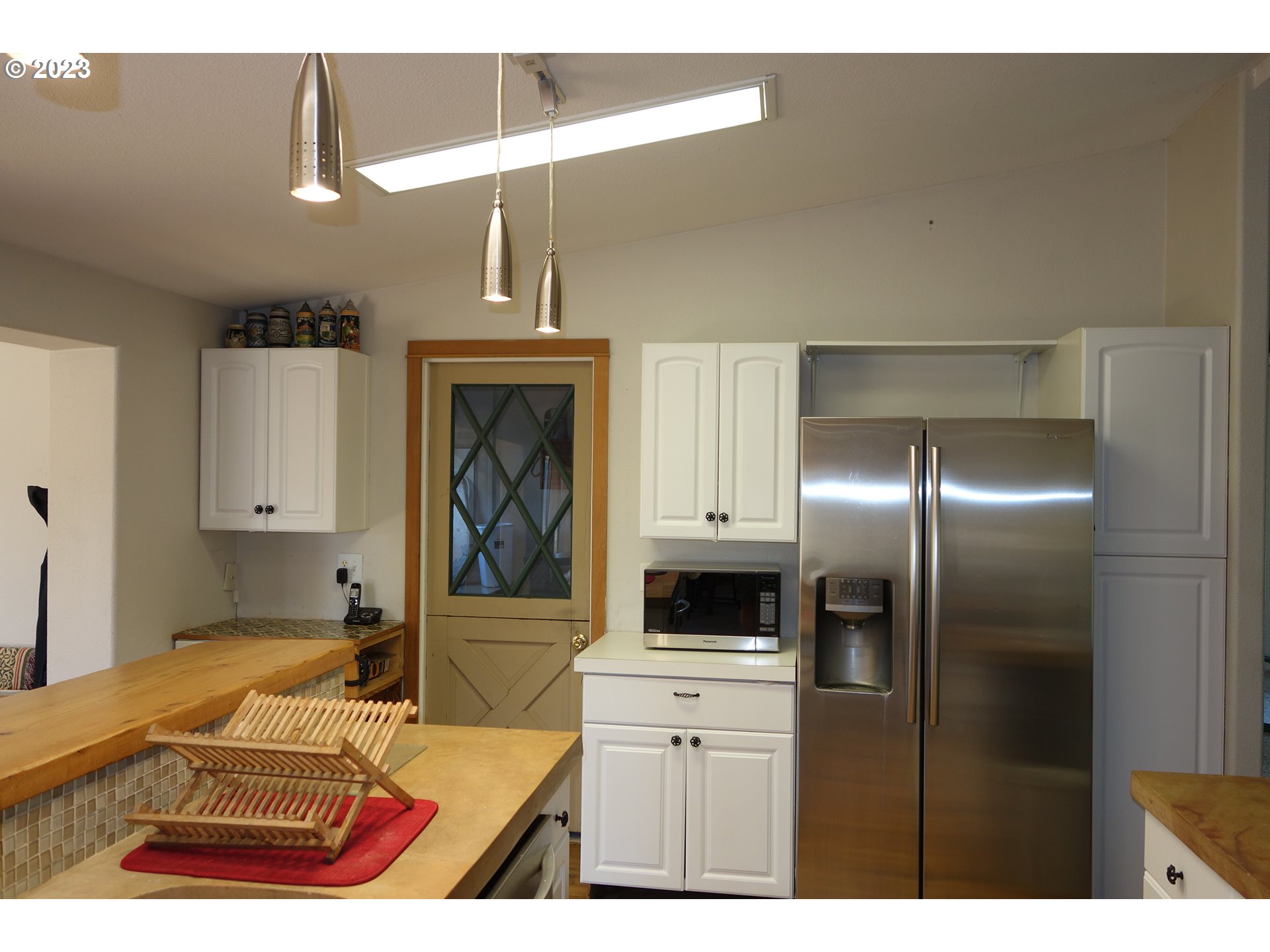 182 Bates Road White Salmon, WA 98672 - Photo 10 of 38 a kitchen with a refrigerator and a sink