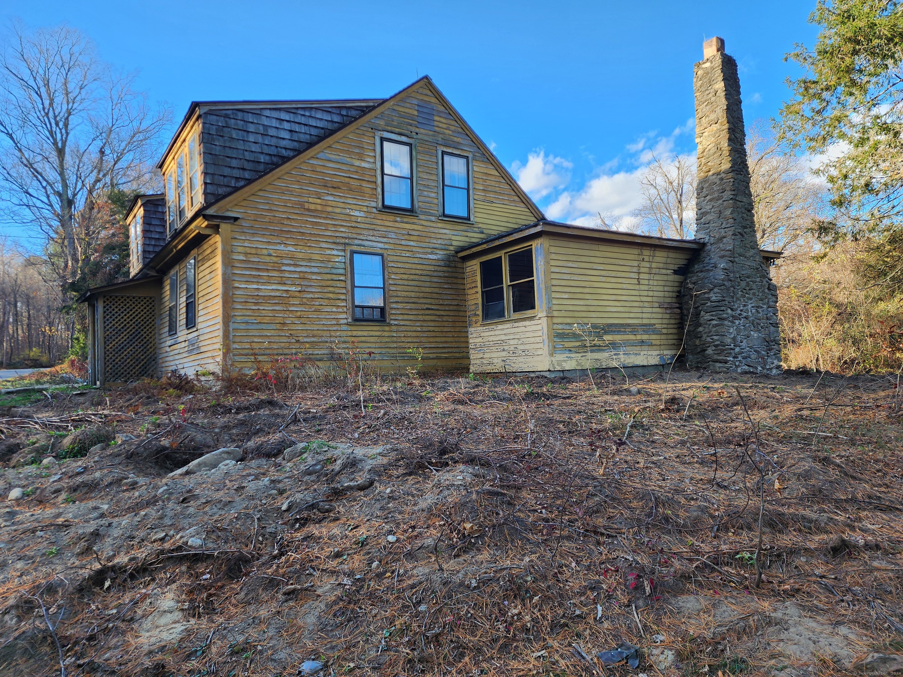 338 Brooklyn Road Pomfret, CT 06259 - Photo 1 of 1 a front view of a house with garden