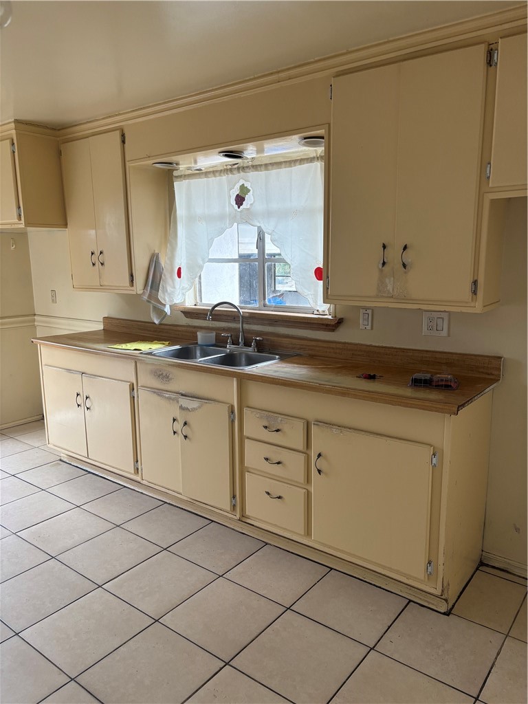 1608 Alviso Street Simi Valley, CA 93065 - Photo 14 of 25