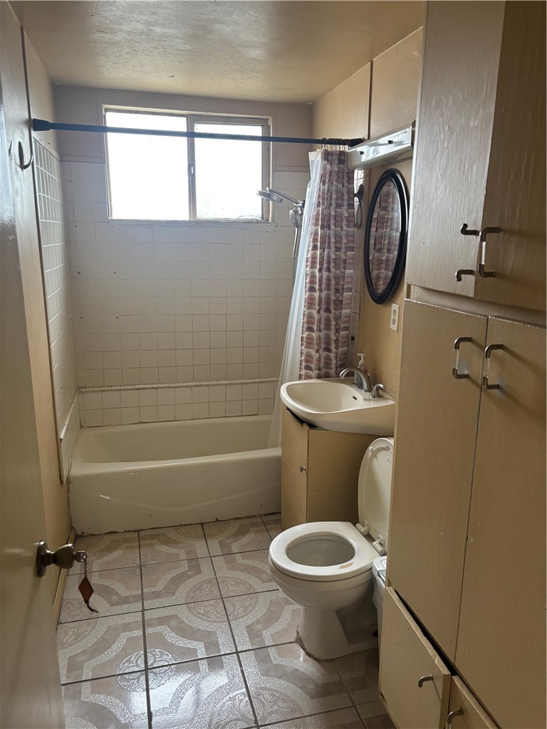 1608 Alviso Street Simi Valley, CA 93065 - Photo 19 of 25