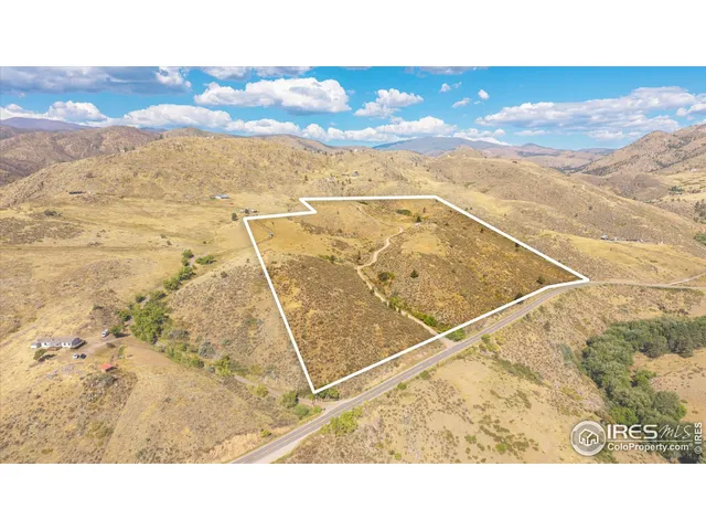 a black and white photo of a mountain