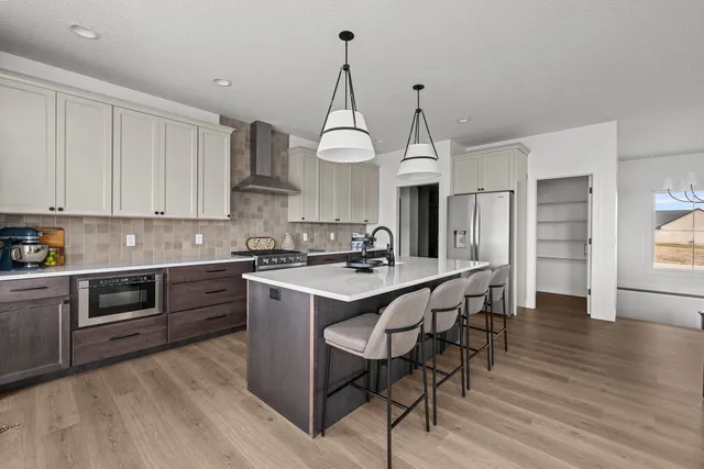 $729,900 | 7123 Alvie Lane, Bettendorf, IA 52722