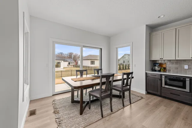 $729,900 | 7123 Alvie Lane, Bettendorf, IA 52722