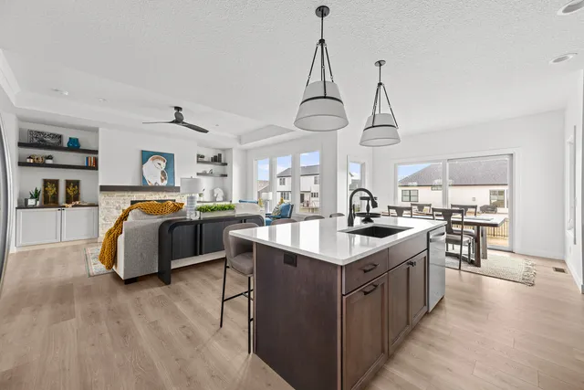 $729,900 | 7123 Alvie Lane, Bettendorf, IA 52722