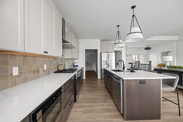 $729,900 | 7123 Alvie Lane, Bettendorf, IA 52722