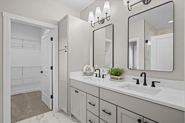 $729,900 | 7123 Alvie Lane, Bettendorf, IA 52722