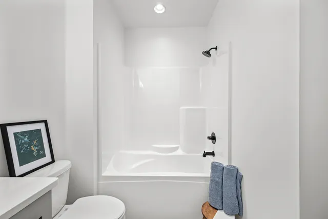 $729,900 | 7123 Alvie Lane, Bettendorf, IA 52722