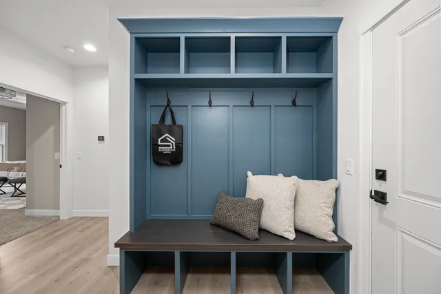 $729,900 | 7123 Alvie Lane, Bettendorf, IA 52722