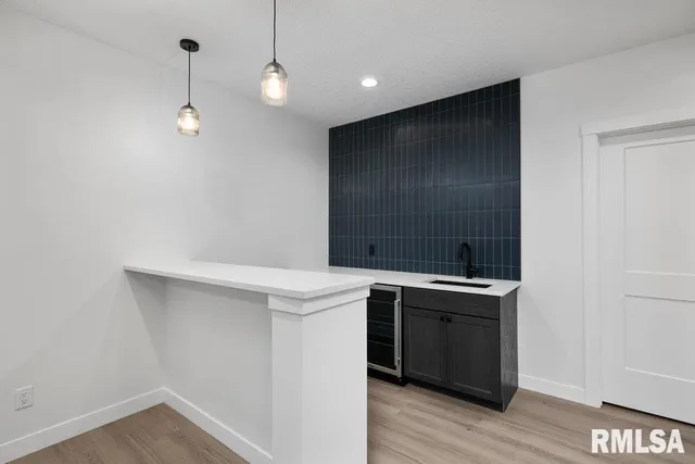 $729,900 | 7123 Alvie Lane, Bettendorf, IA 52722