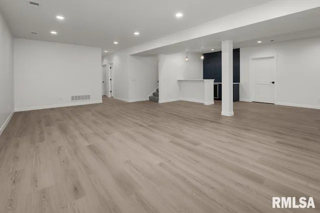 $729,900 | 7123 Alvie Lane, Bettendorf, IA 52722