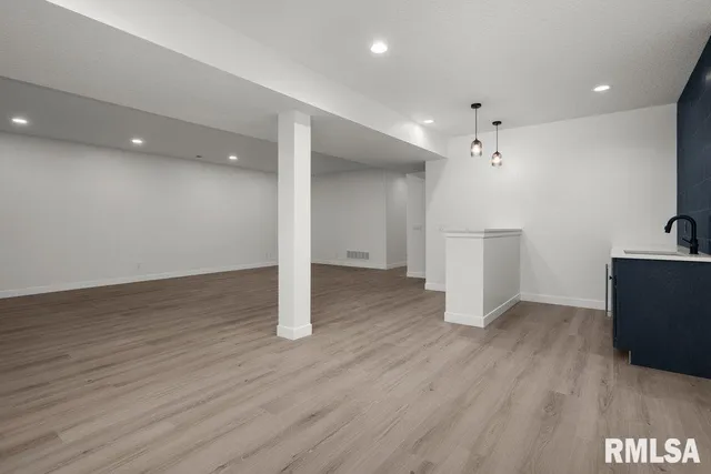 $729,900 | 7123 Alvie Lane, Bettendorf, IA 52722