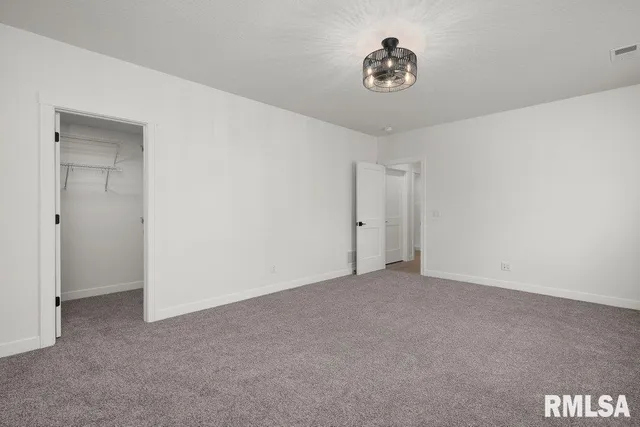 $729,900 | 7123 Alvie Lane, Bettendorf, IA 52722