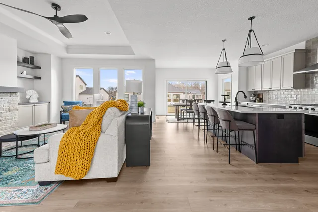 $729,900 | 7123 Alvie Lane, Bettendorf, IA 52722