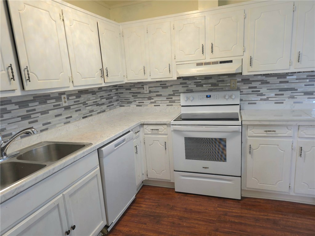 830 Green Acres Road Seneca, SC 29678 - Photo 8 of 30